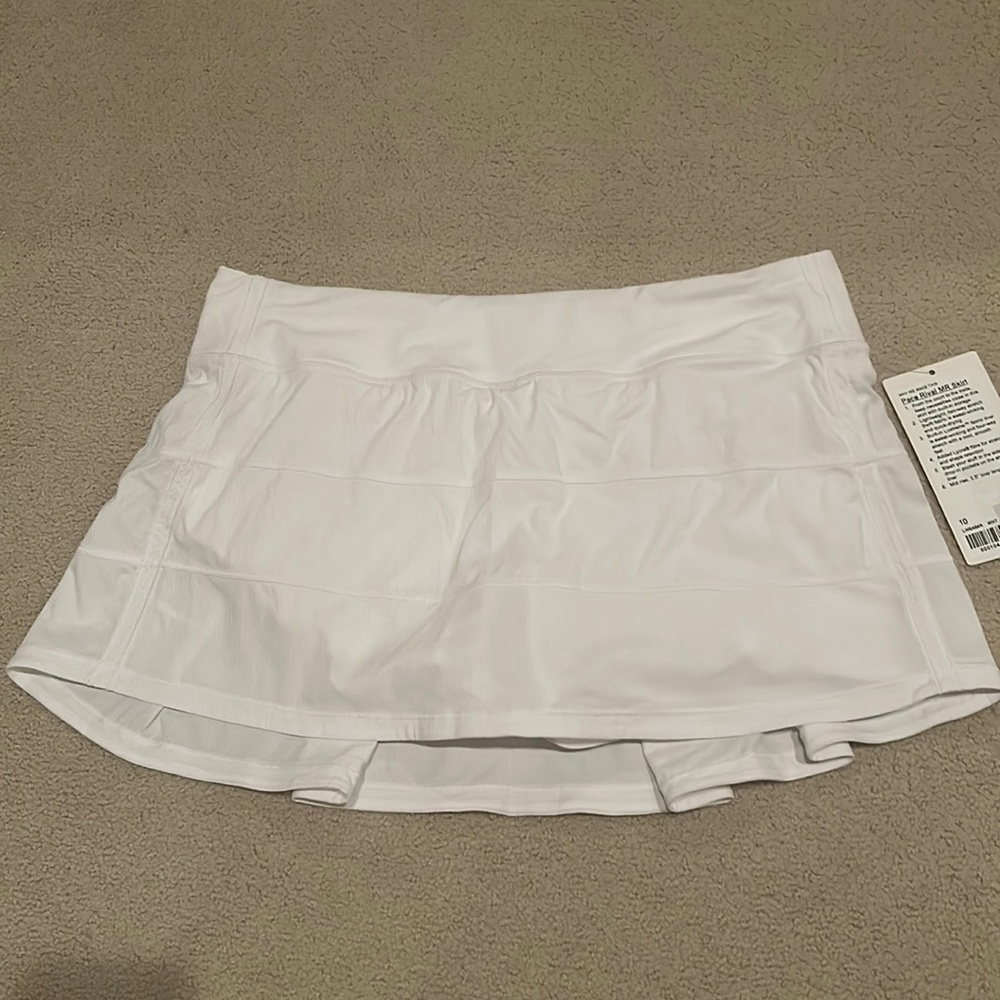 White lululemon pace rival skirt